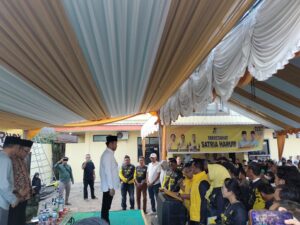 Foto: Rudy Mas’ud dengan ketua relawan satria harum