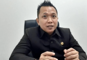 Deni Hakim Anwar.
