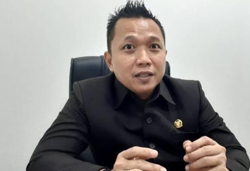 Deni Hakim Anwar.