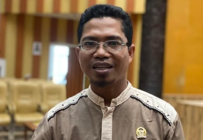 Ismail Latisi.