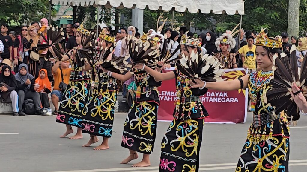 Foto: Suasana kirab budata nusantara Kukar.