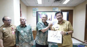 Foto: Kadis Ketapang Kabupaten Kukar, Sutikno. (Tengah)