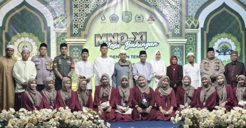Foto: Foto bersama di malam Musryawarah Nuzulul Quran (MNQ) Ke-XI Desa Bakungan, Kabupaten Kukar.