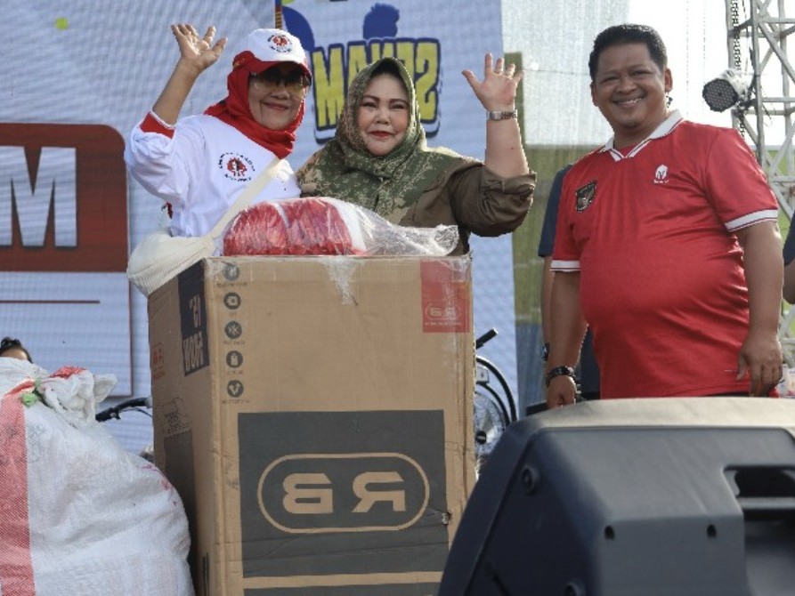 Foto: Suasana pembagian doorprize bersama Yayasan Jantung Sehat Indonesia Kukar, Maslianawati Edi Damansyah. (Ist)