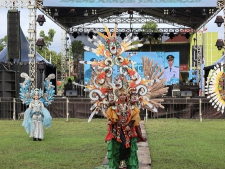 Foto: Penampilan atraktif dari Tenggarong Kutai Carnival.  (doc.)