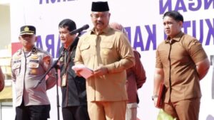 Foto: Pemimpin Upacara Senin Oleh Bupati Kukar, Edi Damansyah. (Ist)