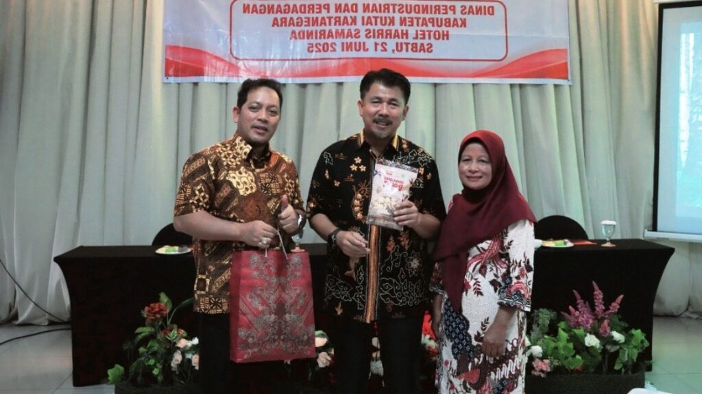 Foto: Sekda Kukar, Sunggono. (Tengah)