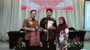 Foto: Sekda Kukar, Sunggono. (Tengah)