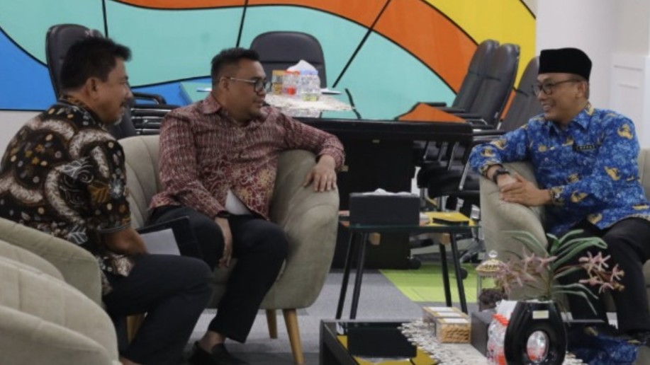 Foto: Bupati Kukar, Aulia Rahman Basri bersama Sekda Kukar, Sunggono. (doc.)