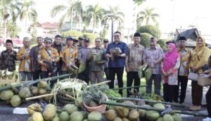 Foto: Tradisi syukuran hasil bumi kembali digelar warga Desa Mulawarman, Kutai Kartanegara.