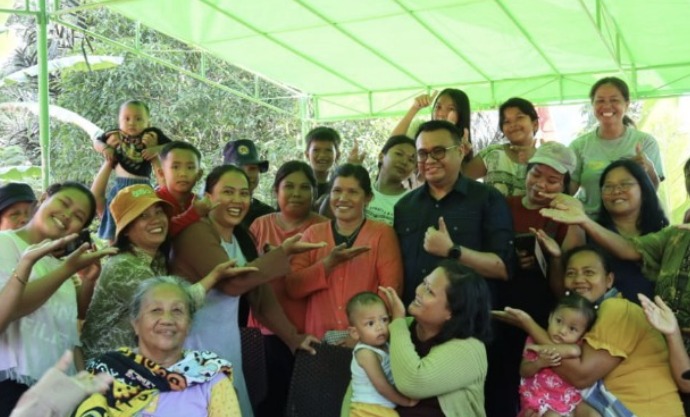 Foto: Foto bersama Bupati Kukar, Aulia Rahman Basri dengan Gapoktan dan Poktan Kukar. (Ist)