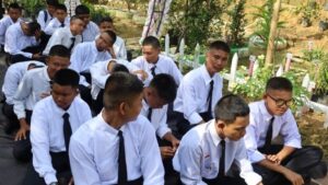 Foto: Foto bersama usai penyerahan Bantuan Swantantra pangan Nusantara. (Ist)